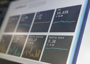 Vanity vs actionable metrics : évaluez l'efficacité de vos KPI