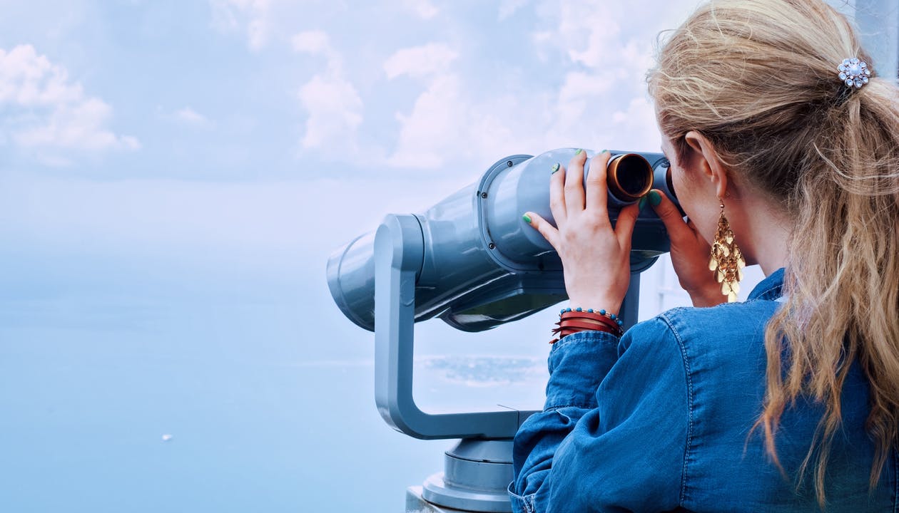girl-sea-binoculars-vacation-160514.jpeg